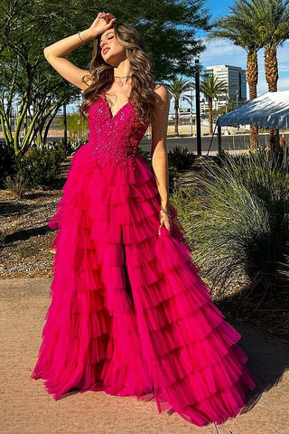 Encantador vestido largo de fiesta fucsia de corte A con tirantes finos y volantes