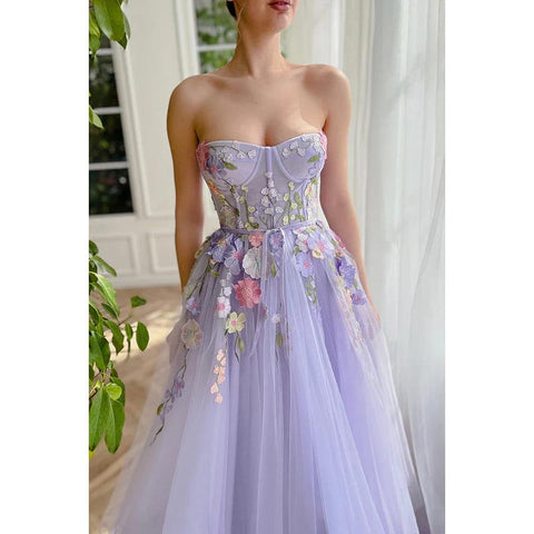 Vestido de noche largo de tul con apliques florales y sin tirantes, corte A