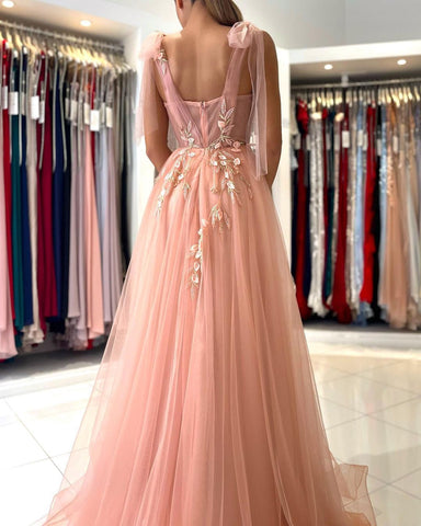 Magnifique robe de soirée longue en tulle à bretelles et fente décolletée en cœur