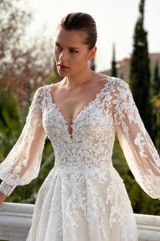 Amazing V-neck Backless Long Sleeves A-line Appliques Wedding Dress