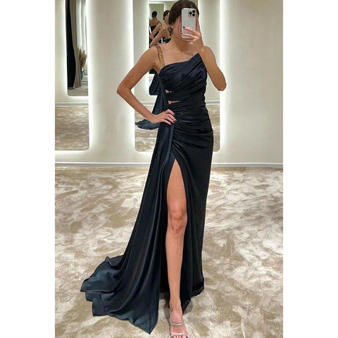 Robe de soirée longue fourreau asymétrique en satin à découpes froncées