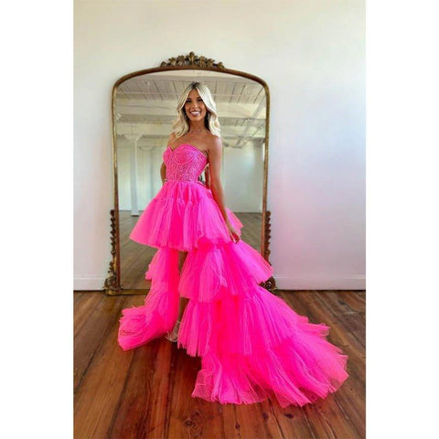 Robe de bal longue asymétrique en tulle rose à décolleté en cœur 