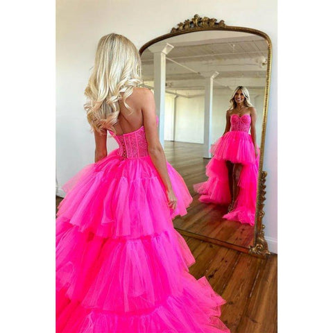 Robe de bal longue asymétrique en tulle rose à décolleté en cœur 