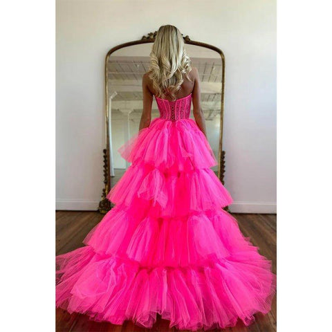 Robe de bal longue asymétrique en tulle rose à décolleté en cœur 