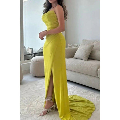 Robe de bal fourreau simple et attrayante, sans bretelles, à plis et traîne