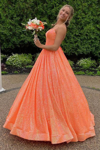 Robe de bal longue trapèze à fines bretelles et sequins