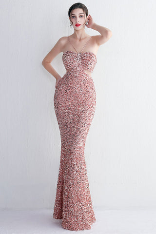 Robe de bal longue sirène noire à sequins et décolleté en V, avec découpe en forme de goutte d'eau.