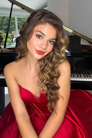 Lindo vestido rojo de fiesta de bienvenida con escote corazón y corte en A, tipo corsé, con fruncido.