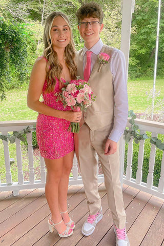 Vestido corto rosa de lentejuelas con tirantes finos y borla, ideal para fiestas de bienvenida.