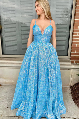 Robe de bal longue trapèze à fines bretelles et sequins