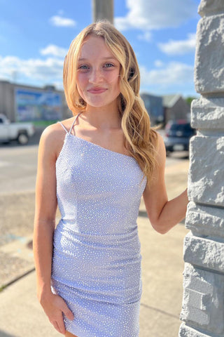 Robe de bal courte asymétrique à paillettes et perles