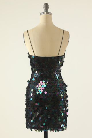 Robe de cocktail à fines bretelles et sequins