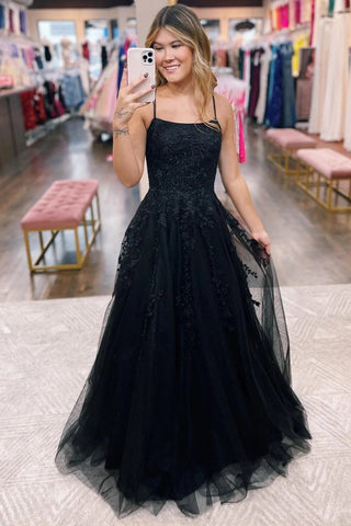 Robe de bal longue en tulle coupe trapèze avec dentelle