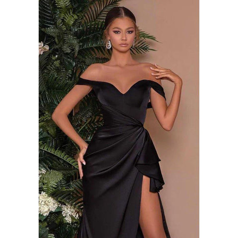 Robe de soirée en satin froncé à épaules dénudées et fente