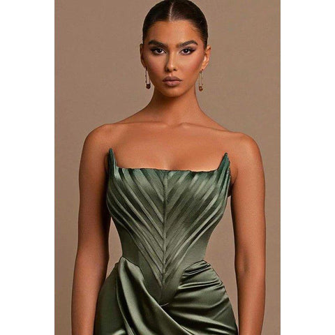Robe de soirée longue bustier froncée à col bateau et fente
