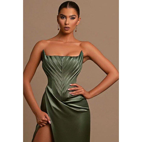Robe de soirée longue bustier froncée à col bateau et fente