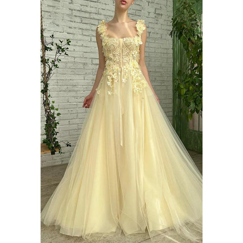 Vestido de fiesta largo amarillo con tirantes dobles y apliques 3D 