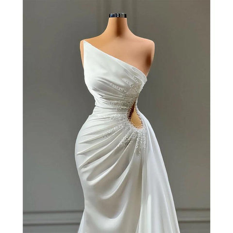 Vestido de fiesta formal sencillo y elegante con un hombro al descubierto, sin mangas, fruncido, corte sirena y cuentas