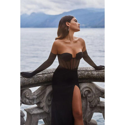 Vestido largo de fiesta formal de satén transparente sin tirantes y escote corazón