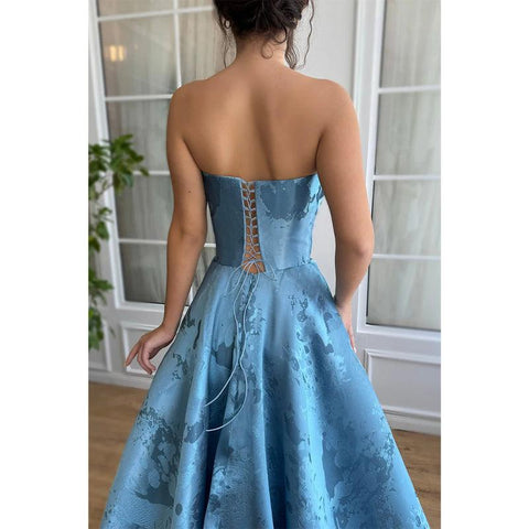 Robe de soirée en satin, coupe trapèze, sans bretelles, avec fente latérale 