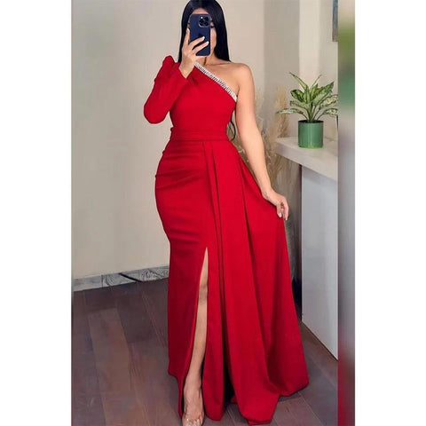 Robe de soirée fourreau asymétrique à manches longues et perles 