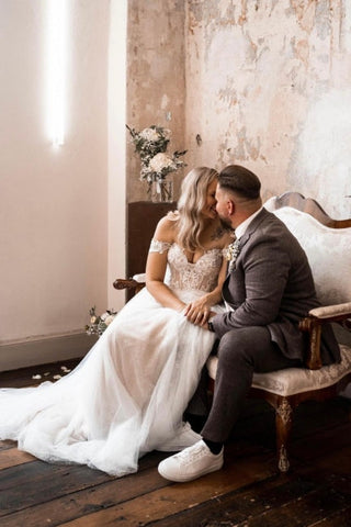Beautiful A-line Boho Off-the-shoulder Wedding Dresses With Lace