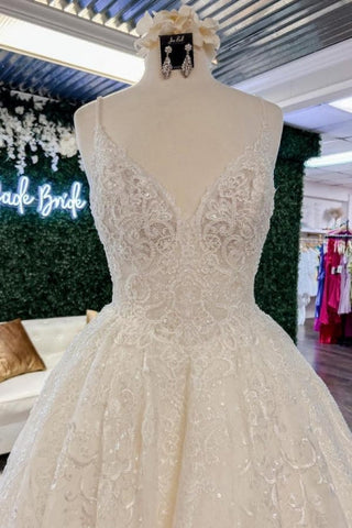 Beautiful A-Line Spaghetti Straps Appliques Wedding Dresses With Lace