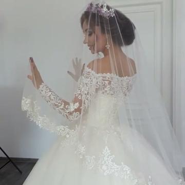 Beautiful Long Sleeve Off the Shoulder Appliques Lace Princess Wedding Dress