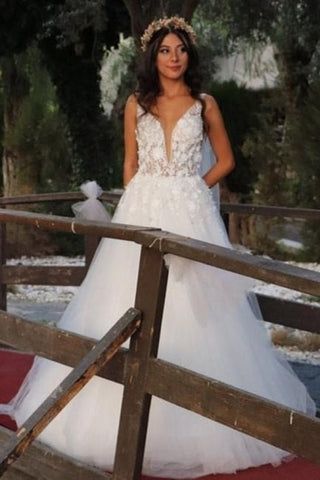 Beautiful Spaghetti Sleeveless A-Line Floor-Length Tulle Wedding Dresses with Chapel Train