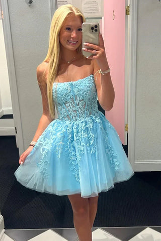 Robe de bal trapèze en tulle et dentelle avec appliques