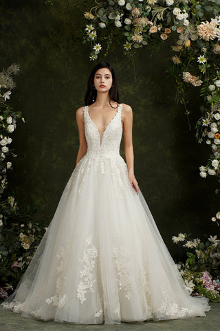 Biztunnel Long A-line V-neck Tulle Lace Backless Wedding Dresses
