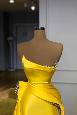 Robe de bal bustier jaune vif à sequins métallisés avec surjupe