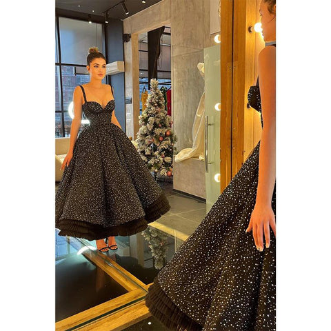 Vestido de fiesta vintage negro con tirantes finos