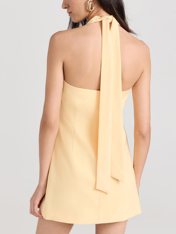 Vestido camisero elegante con tirantes colgantes al cuello 