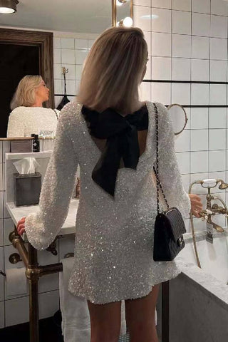 Vestido corto suelto con lentejuelas y lazo en la espalda para bailar toda la noche 