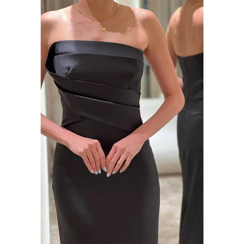 Vestido de noche formal largo de satén plisado sin tirantes y corte tubo/columna 