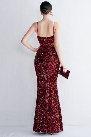 Robe de bal longue sirène noire à sequins et décolleté en V, avec découpe en forme de goutte d'eau.