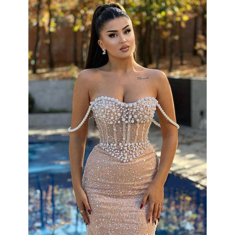 Robe de soirée longue et élégante à bretelles perlées 