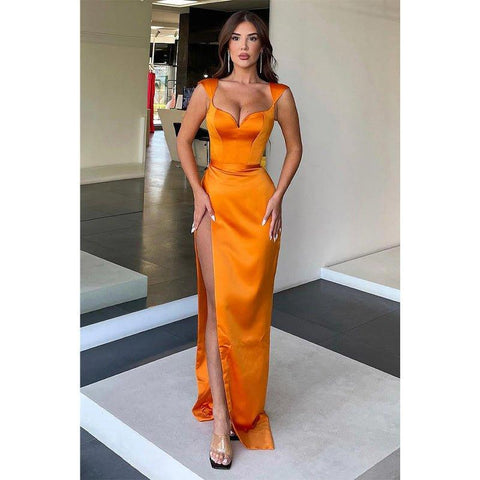 Robe de bal longue à manches courtes et fente haute