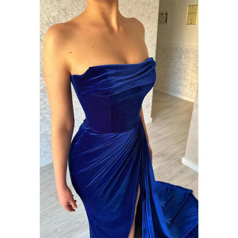 Robe de bal sexy bleu royal sans bretelles en velours plissé avec longue traîne fendue 