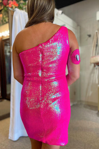 Robe de bal courte à sequins rose fuchsia Sweet Magic, asymétrique à une épaule.