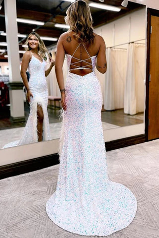 Robe de bal longue fourreau à fines bretelles et sequins noirs, fendue sur le devant