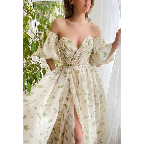 Vestido de noche largo de fiesta de tul fruncido sin tirantes y escote en forma de A