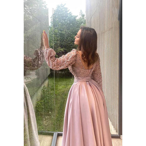 Elegante y lujoso vestido de fiesta de graduación con mangas largas, corte A, abertura lateral y apliques