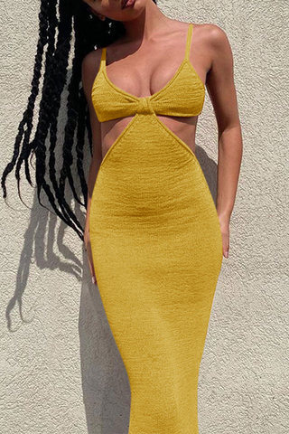 Elegante vestido de noche de una sola pieza con espalda descubierta y escote en V. 