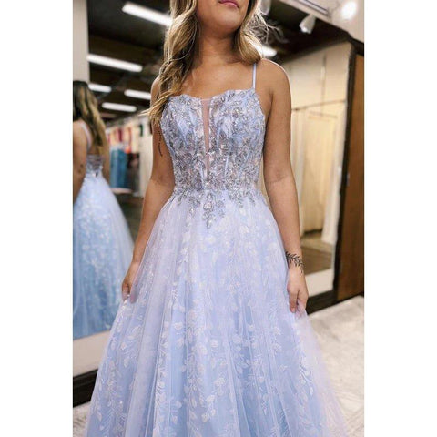 Vestido de fiesta largo con tirantes finos y apliques en forma de A