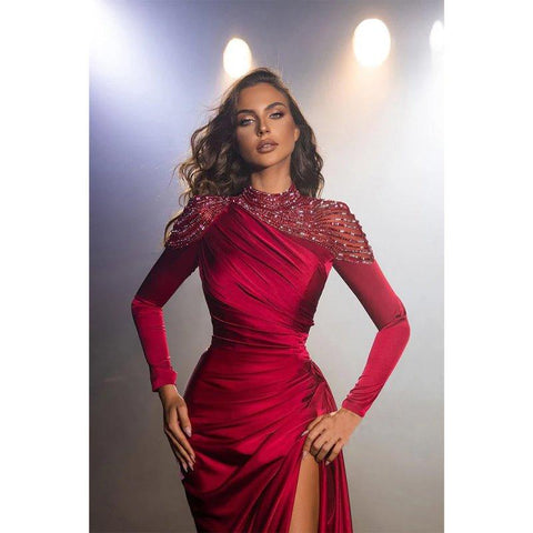 Vestido de noche formal elegante de sirena con cuello alto, cuentas y mangas largas con abertura 