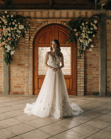 Chic Long A-line Sleeveless Flowers Backless Wedding Dress With Lace