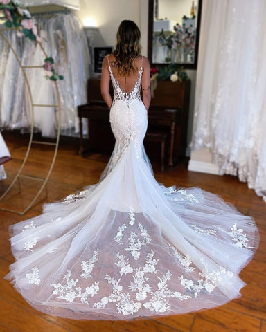Chic Long Mermaid V-neck Sleeveless Lace Wedding Dress