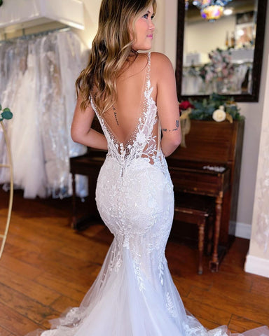 Chic Long Mermaid V-neck Sleeveless Lace Wedding Dress